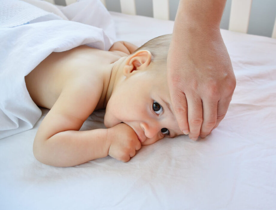 À quel âge un bébé régule-t-il sa température corporelle ?
