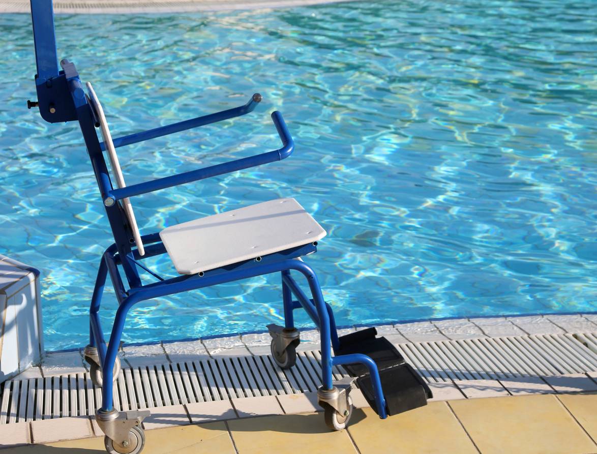 fauteuil handicapé piscine