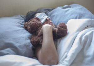 Pourquoi ai-je besoin de mon doudou pour dormir en étant adulte ?