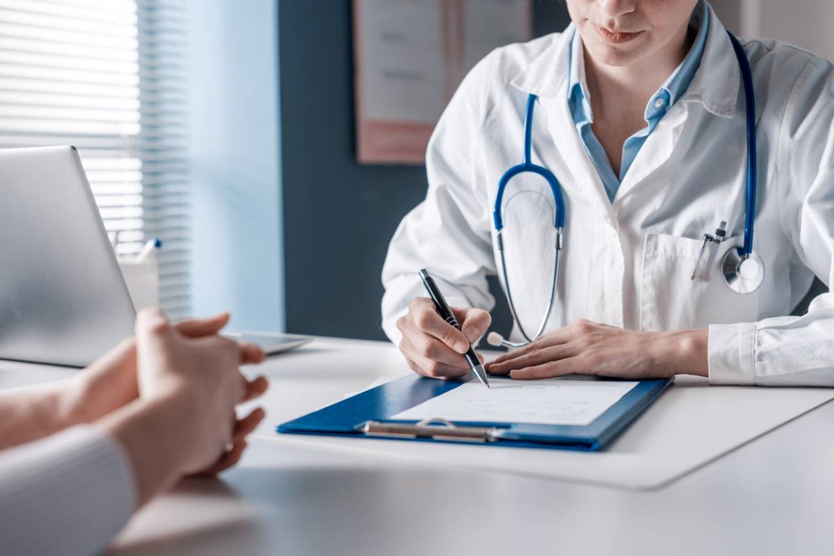médecin stéthoscope consultation