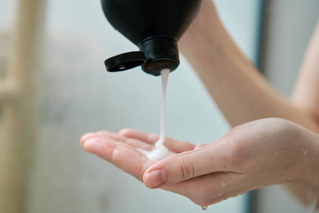 traitement dermite séborrhéique, shampoing