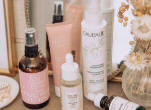 Adopter une routine de soin de la peau naturelle et efficace