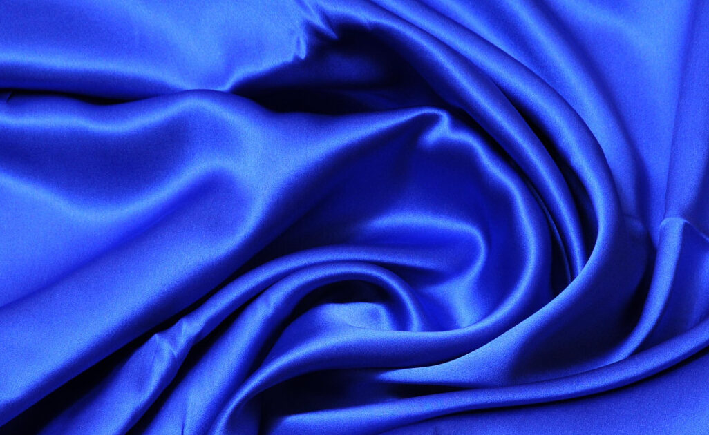 Quelle diffurence entre le polyester satin et?