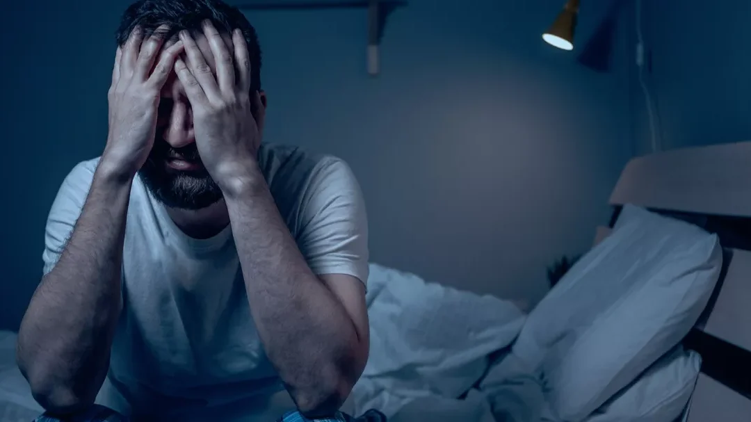 Crises d'angoisses nocturnes: causes, symptômes et solutions