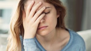 Douleur à l’Oreille Droite: Quelles significations possibles?