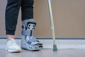 Peut-on Marcher Sans Béquille Avec Une Botte Orthopédique?