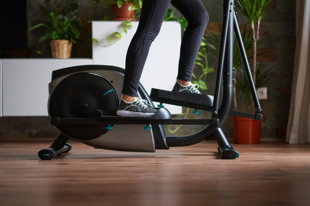sport fitness cardio entrainement à domicile vélo elliptique