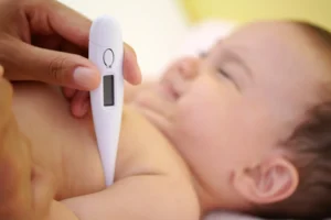Comment votre bébé régule-t-il sa température et pourquoi est-ce important ?